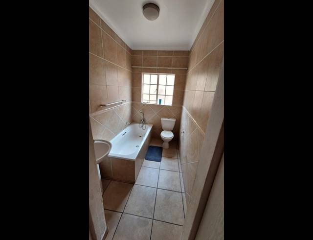 2 BEDROOM HOUSE FOR SALE IN VANDERBIJLPARK SE 2